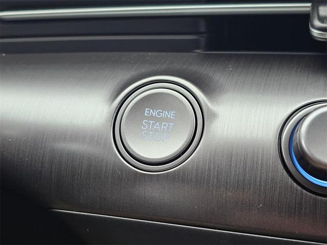 Photo of 2025 Abyss Black Pearl Hyundai KONA