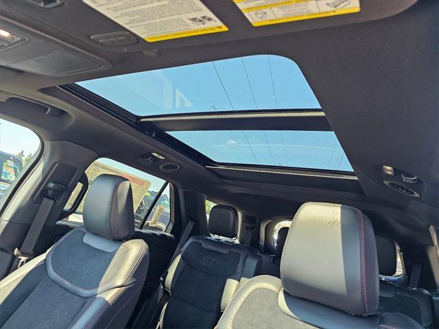 Photo of 2025 Vapor Blue Metallic Ford Explorer