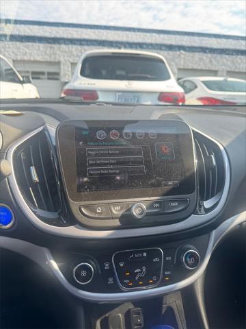 Photo of 2017 Kinetic Blue Metallic Chevrolet Volt