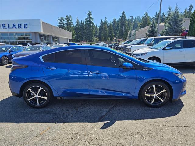 Photo of 2017 Kinetic Blue Metallic Chevrolet Volt
