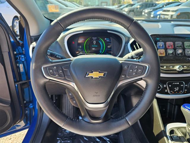 Photo of 2017 Kinetic Blue Metallic Chevrolet Volt
