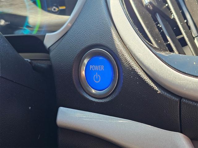 Photo of 2017 Kinetic Blue Metallic Chevrolet Volt