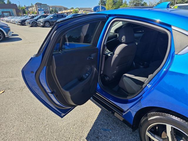 Photo of 2017 Kinetic Blue Metallic Chevrolet Volt