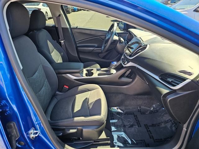Photo of 2017 Kinetic Blue Metallic Chevrolet Volt
