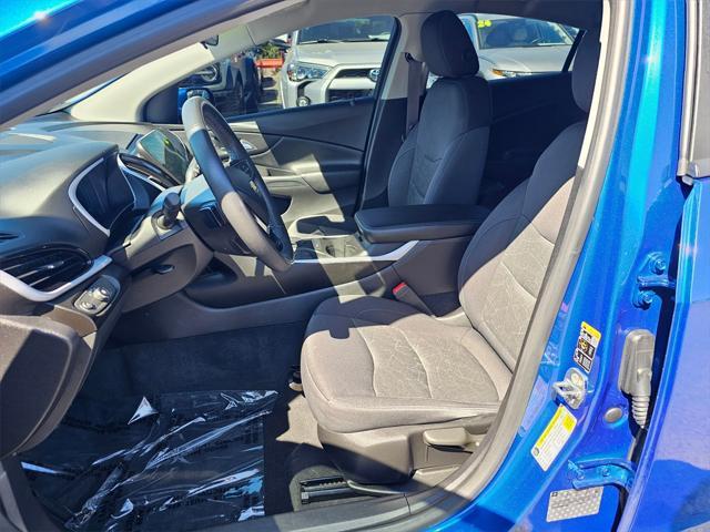 Photo of 2017 Kinetic Blue Metallic Chevrolet Volt