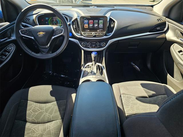 Photo of 2017 Kinetic Blue Metallic Chevrolet Volt