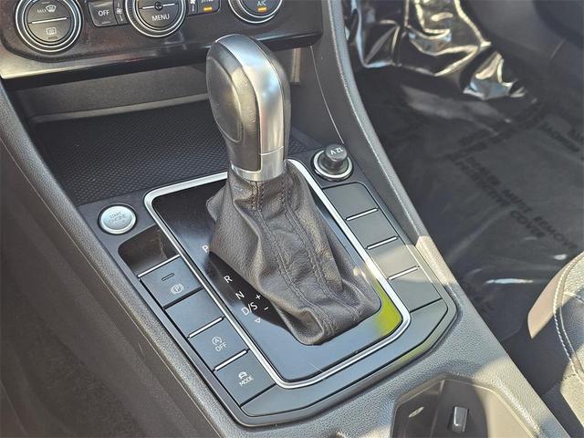 Photo of 2019 Platinum Gray Metallic Volkswagen Jetta