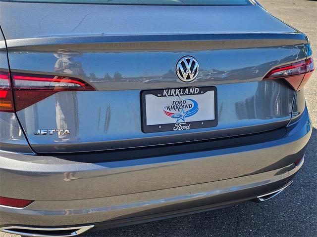 Photo of 2019 Platinum Gray Metallic Volkswagen Jetta