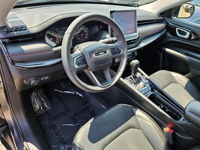 Photo of 2022 Granite Crystal Metallic Clearcoat Jeep Compass