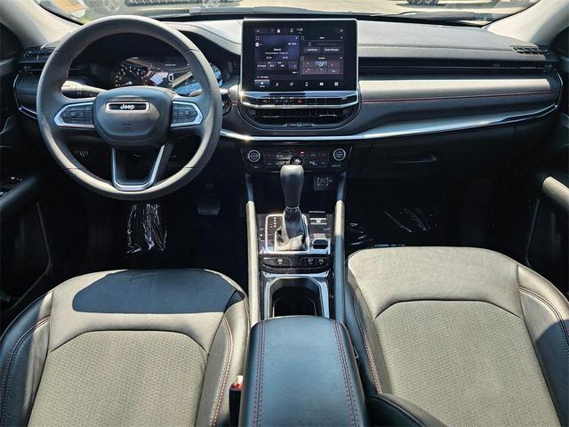 Photo of 2022 Granite Crystal Metallic Clearcoat Jeep Compass