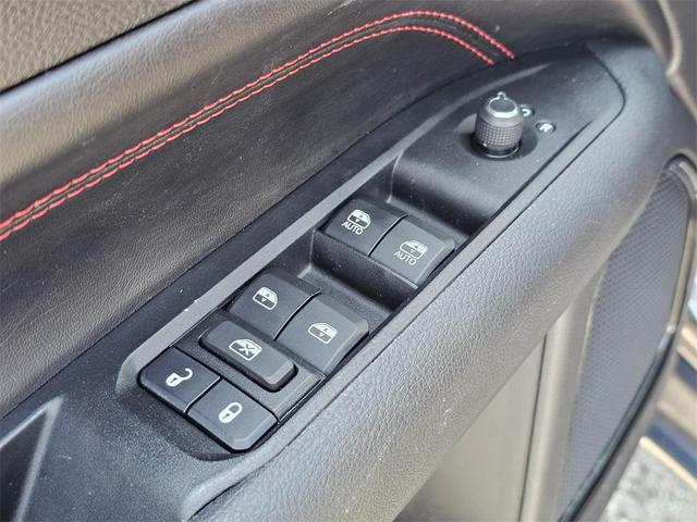 Photo of 2022 Granite Crystal Metallic Clearcoat Jeep Compass