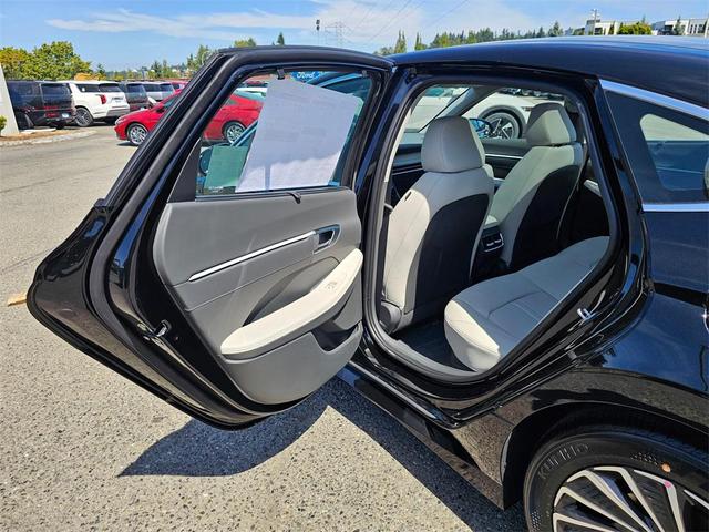 Photo of 2025 Abyss Black Hyundai SONATA Hybrid