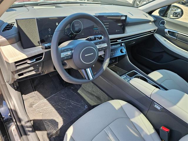 Photo of 2025 Abyss Black Hyundai SONATA Hybrid