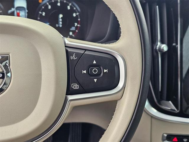 Photo of 2020 Fusion Red Metallic Volvo S60