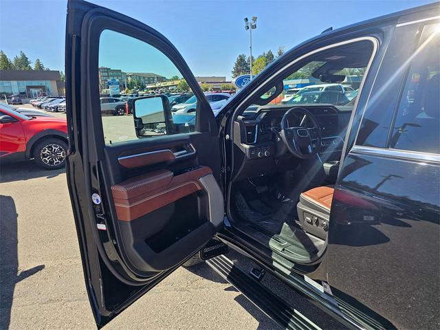 Photo of 2024 Onyx Black GMC Sierra 2500