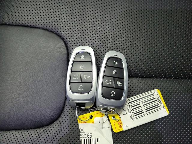 Photo of 2022 Red Hyundai SANTA FE