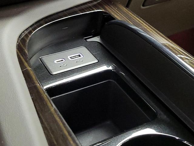 Photo of 2021 White Cadillac Escalade