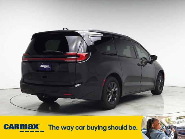 Photo of 2021 Black Chrysler Pacifica