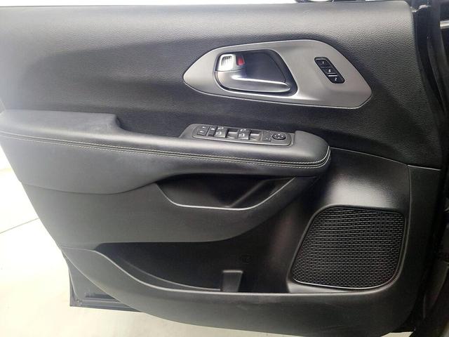 Photo of 2021 Black Chrysler Pacifica