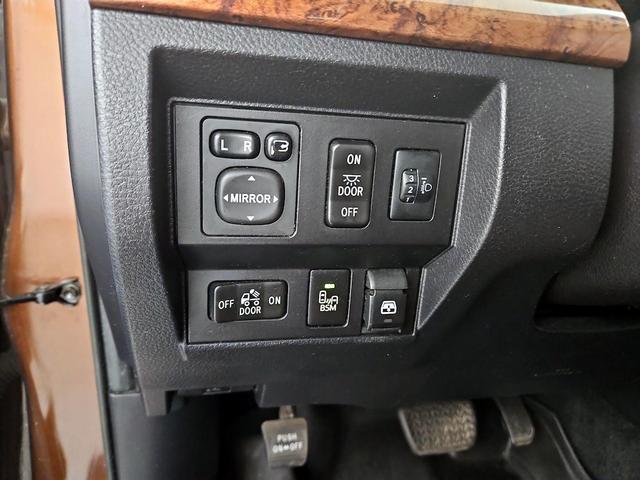Photo of 2017 Brown Toyota Tundra