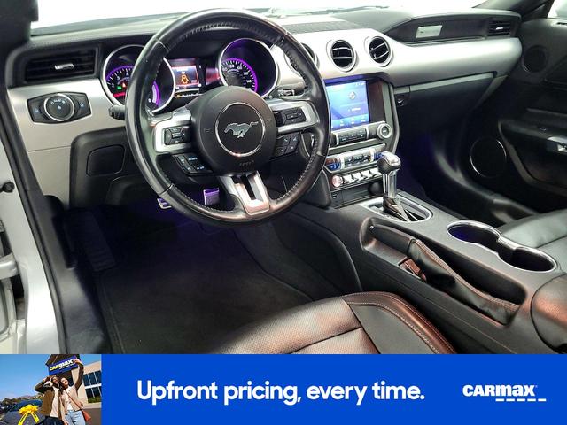 Photo of 2022 Silver Ford Mustang