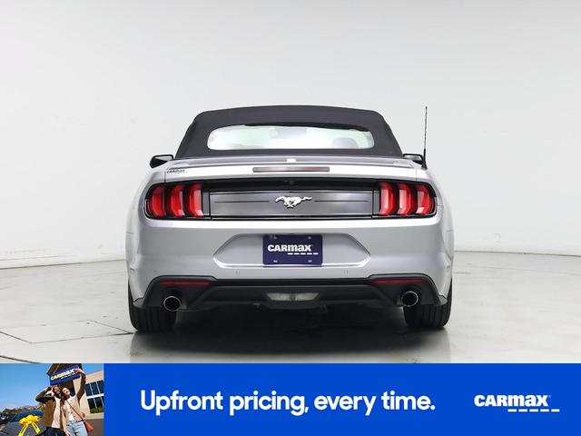 Photo of 2022 Silver Ford Mustang