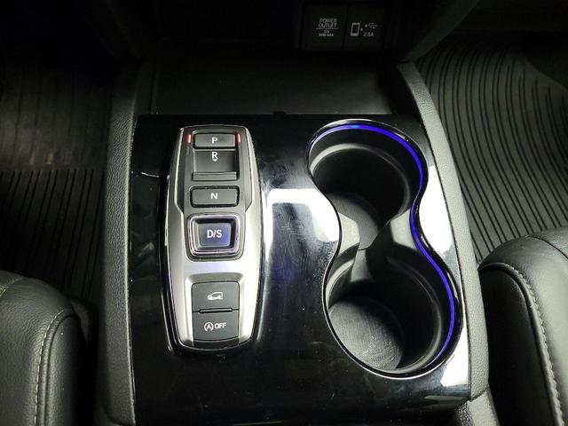 Photo of 2020 White Honda Pilot