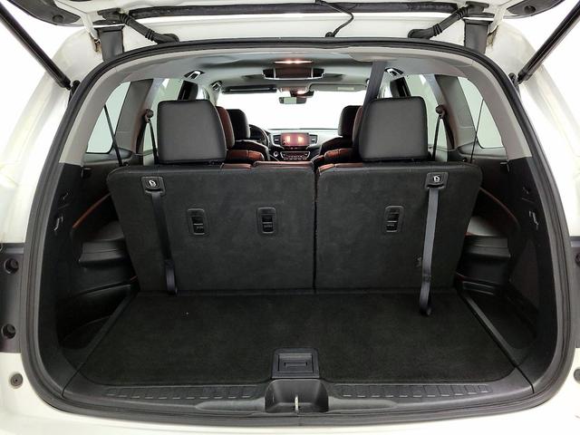 Photo of 2020 White Honda Pilot