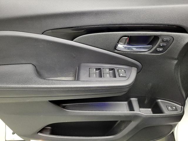 Photo of 2020 White Honda Pilot