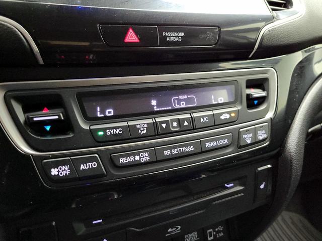 Photo of 2020 White Honda Pilot