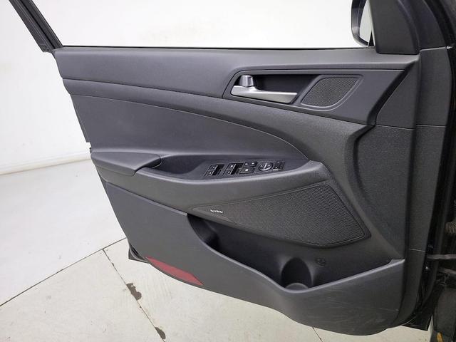 Photo of 2017 Black Hyundai TUCSON
