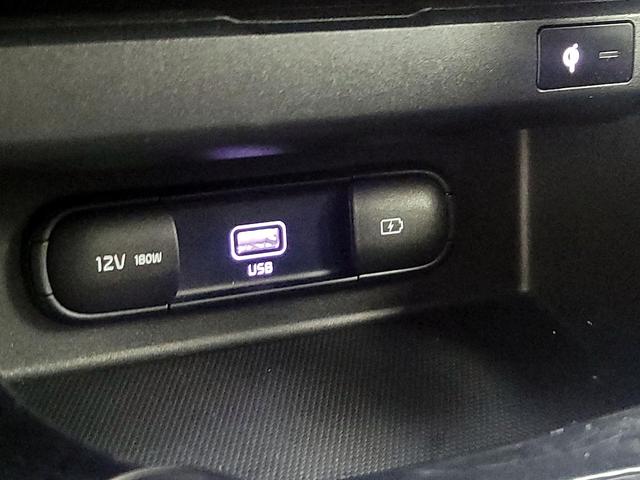 Photo of 2021 White Kia Seltos