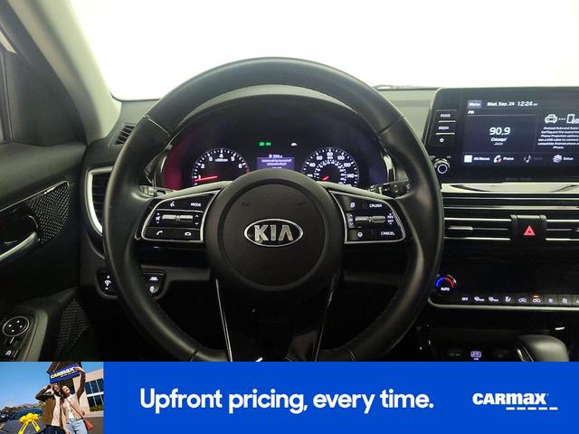 Photo of 2021 White Kia Seltos