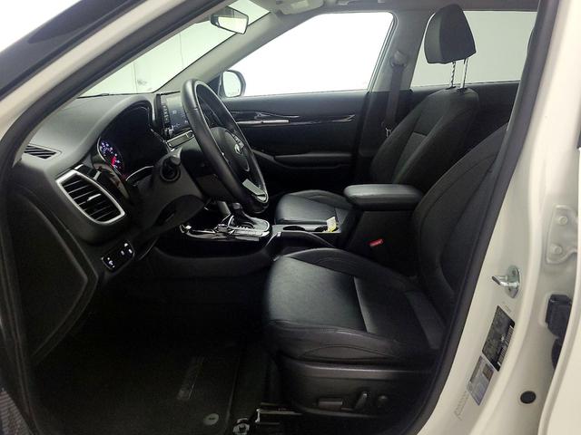 Photo of 2021 White Kia Seltos
