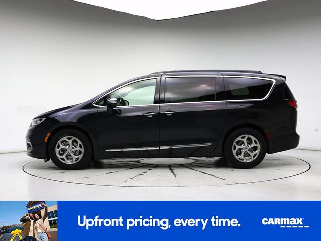 Photo of 2023 Black Chrysler Pacifica