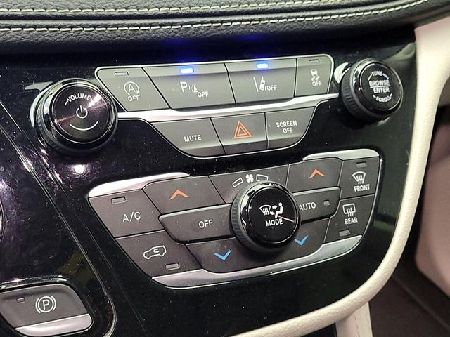 Photo of 2023 Black Chrysler Pacifica