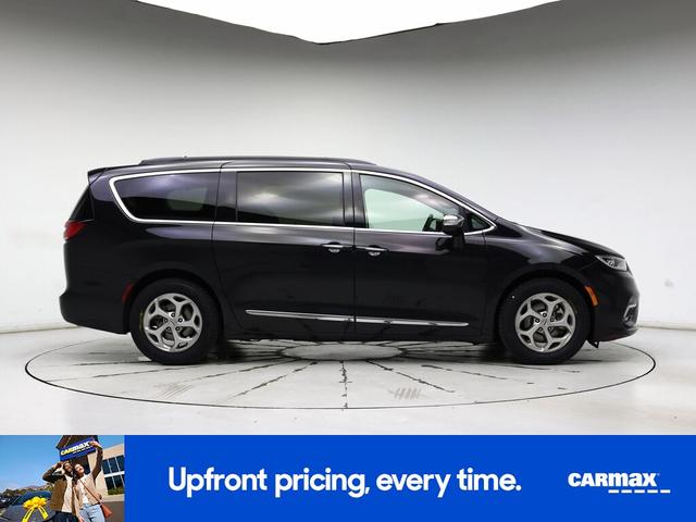 Photo of 2023 Black Chrysler Pacifica