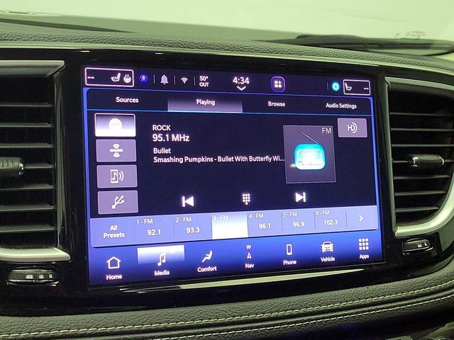Photo of 2023 Black Chrysler Pacifica