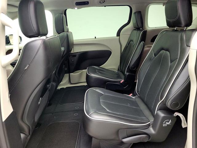Photo of 2023 Black Chrysler Pacifica