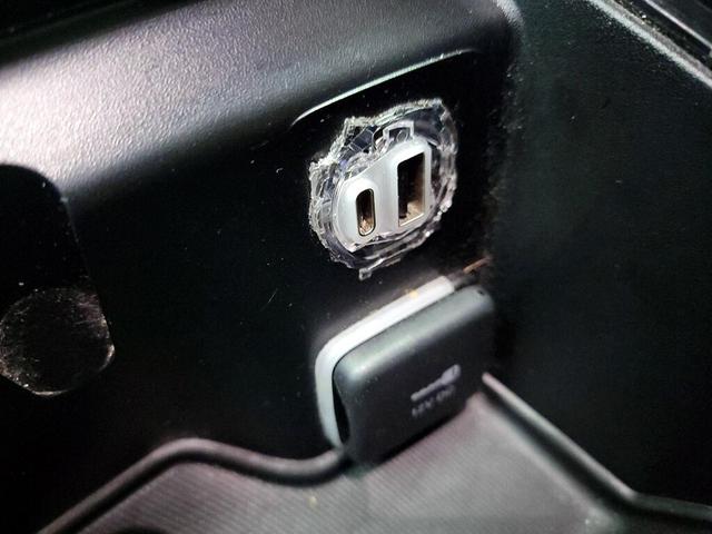 Photo of 2023 Black Chrysler Pacifica