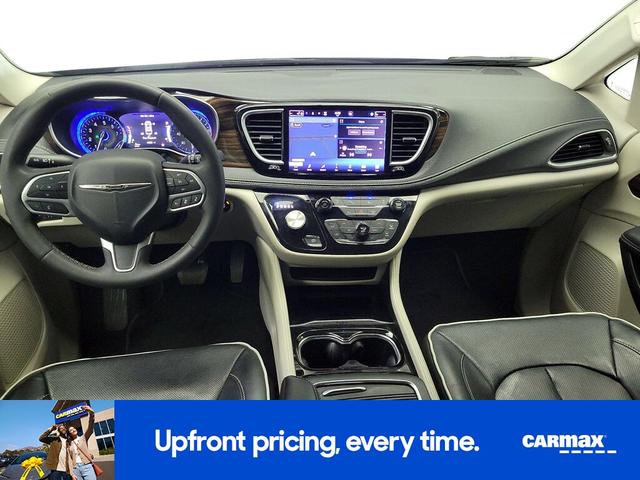 Photo of 2023 Black Chrysler Pacifica