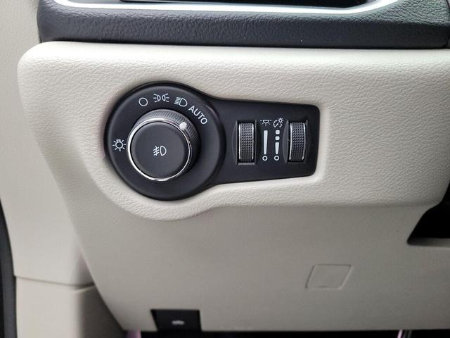 Photo of 2023 Black Chrysler Pacifica