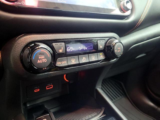 Photo of 2022 White Nissan Kicks