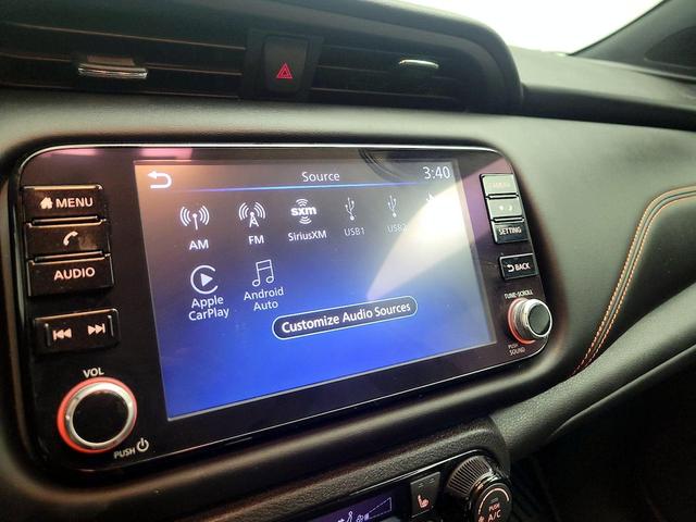 Photo of 2022 White Nissan Kicks