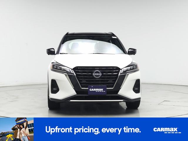 Photo of 2022 White Nissan Kicks