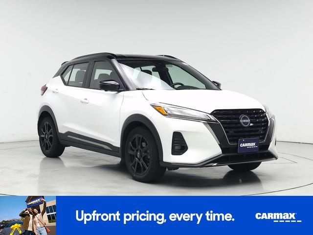 Photo of 2022 White Nissan Kicks