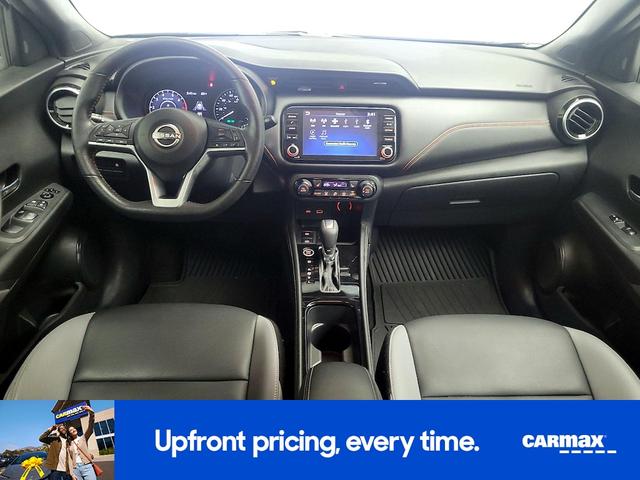 Photo of 2022 White Nissan Kicks