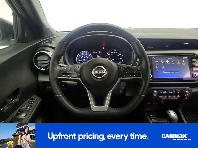 Photo of 2022 White Nissan Kicks