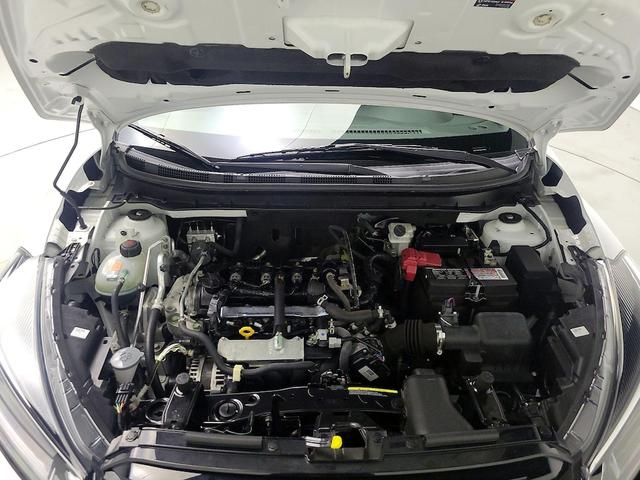 Photo of 2022 White Nissan Kicks