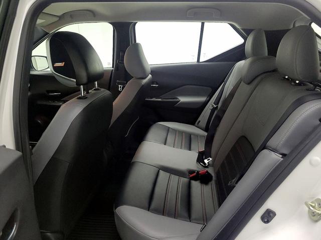 Photo of 2022 White Nissan Kicks